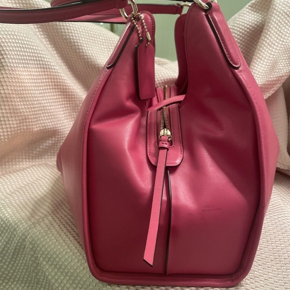 Coach Carlyle - Picture 8 of 12